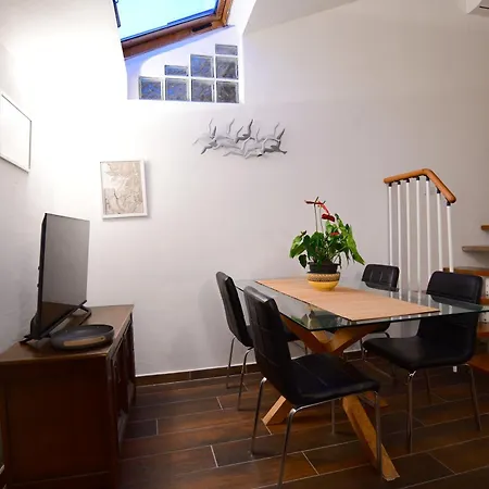 Guesthost - Mansarda San Vitale Charming Apartment Ravenna
