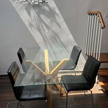 Apartment Guesthost - Mansarda San Vitale Charming *